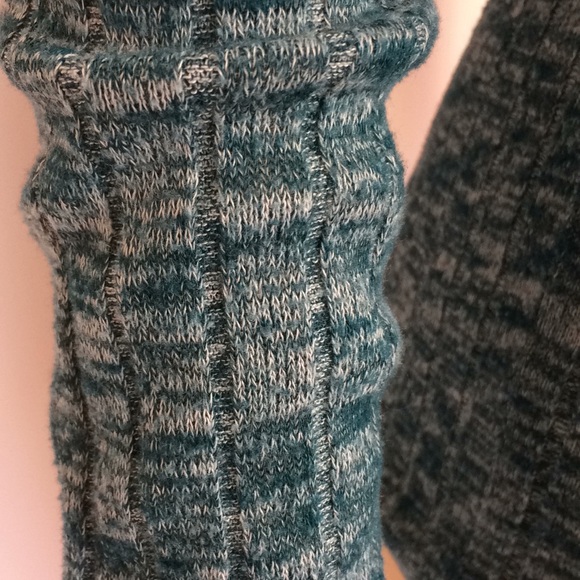 🎀Hollister Cold Shoulder Top - Picture 5 of 8